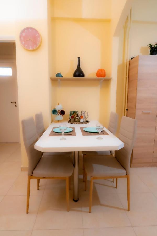 Myrtle, City Center Renovated Apartment Aten Exteriör bild